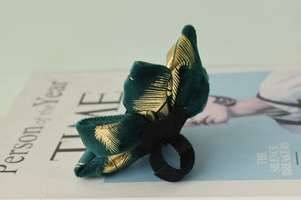 Sparkle With Green: Personalized Pet Flower Collar And Leash - CurliTail