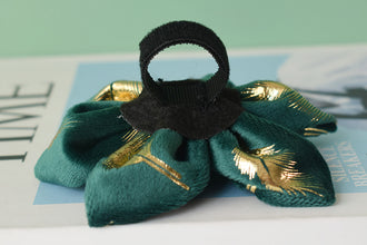 Sparkle With Green: Personalized Pet Flower Collar And Leash - CurliTail