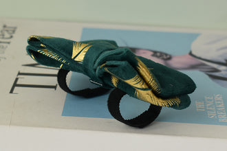 Sparkle With Green: Personalized Pet Flower Collar And Leash - CurliTail